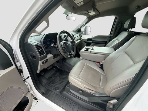 Used 2017 Ford F550 2WD Regular Cab Super Duty image 21