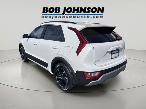 Used 2023 Kia Niro EX FWD image 5