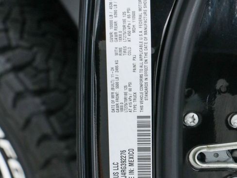 Used 2024 RAM 2500 Big Horn w/ Sport Appearance Package AWD/4WD image 32
