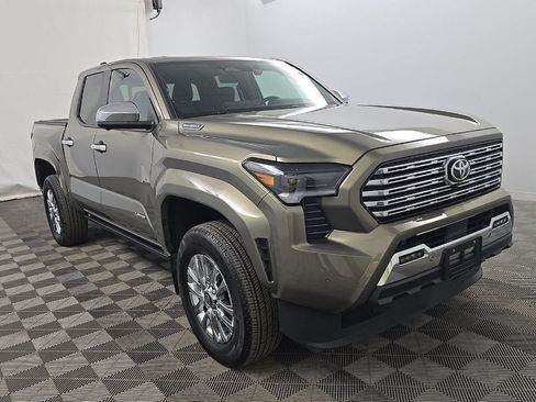 Used 2025 Toyota Tacoma TRD Off-Road AWD/4WD image 2