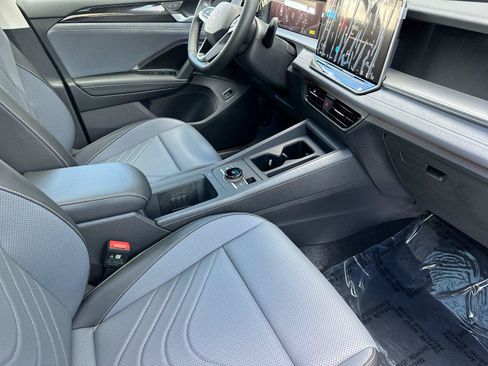 New 2026 Volkswagen Tiguan SE FWD image 15