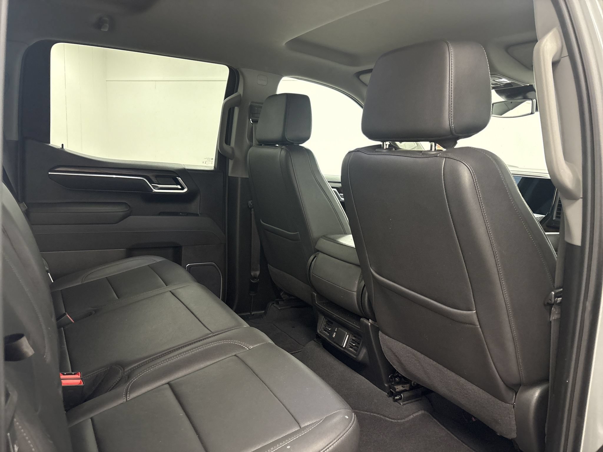 Used 2025 GMC Sierra 1500 SLT AWD/4WD image 14