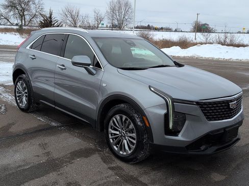 Used 2024 Cadillac XT4 Premium Luxury image 11