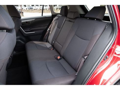 Used 2019 Toyota RAV4 LE AWD/4WD image 13