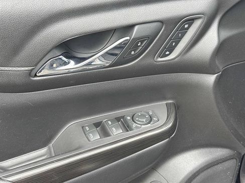 Used 2021 GMC Acadia SLT w/ Premium Package FWD image 12