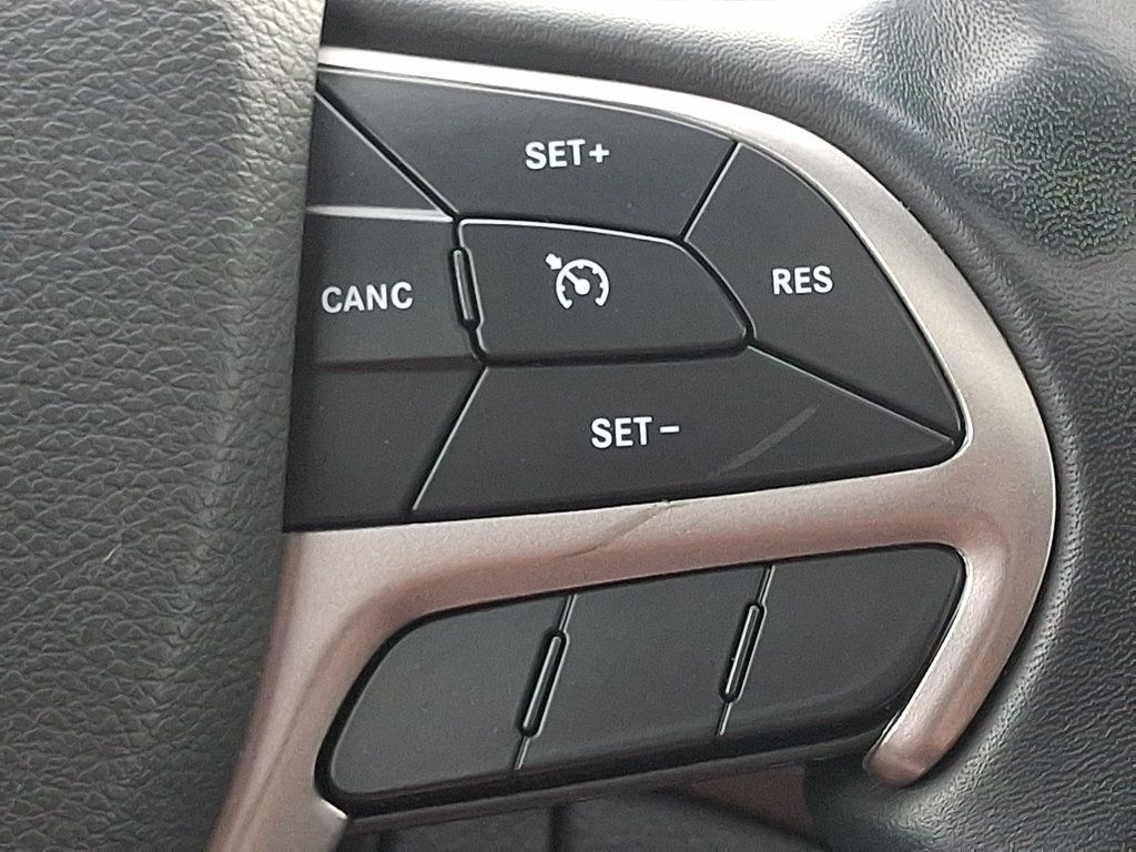 Used 2022 Jeep Grand Cherokee Laredo X AWD/4WD image 25