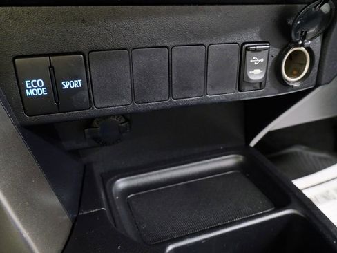 Used 2015 Toyota RAV4 XLE AWD/4WD image 26