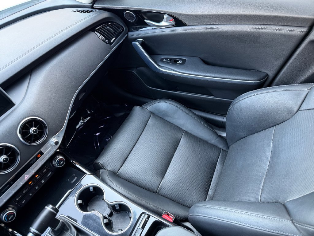 Used 2018 Kia Stinger AWD/4WD image 17