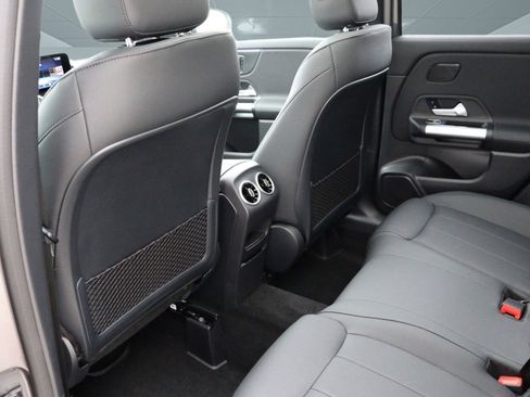 New 2025 Mercedes-Benz GLA 250 image 32