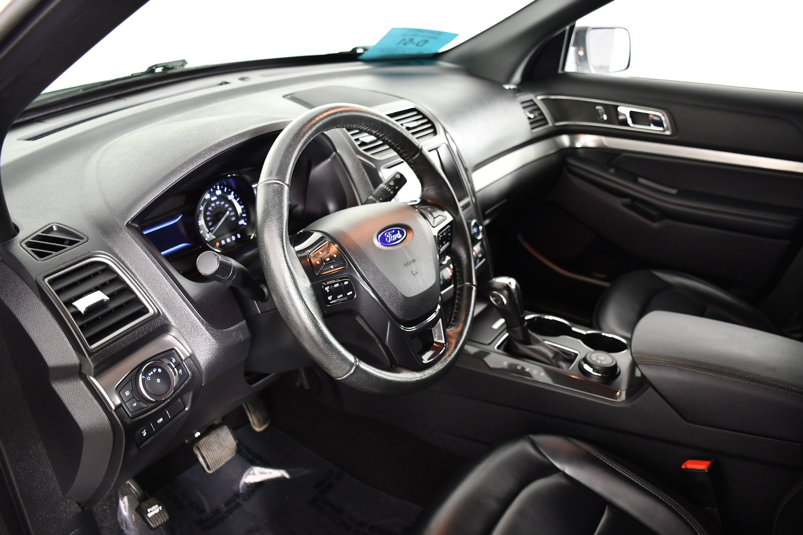 Used 2019 Ford Explorer XLT w/ Equipment Group 202A AWD/4WD image 34