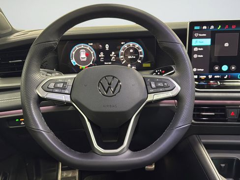 New 2026 Volkswagen Tiguan SE R-Line image 35