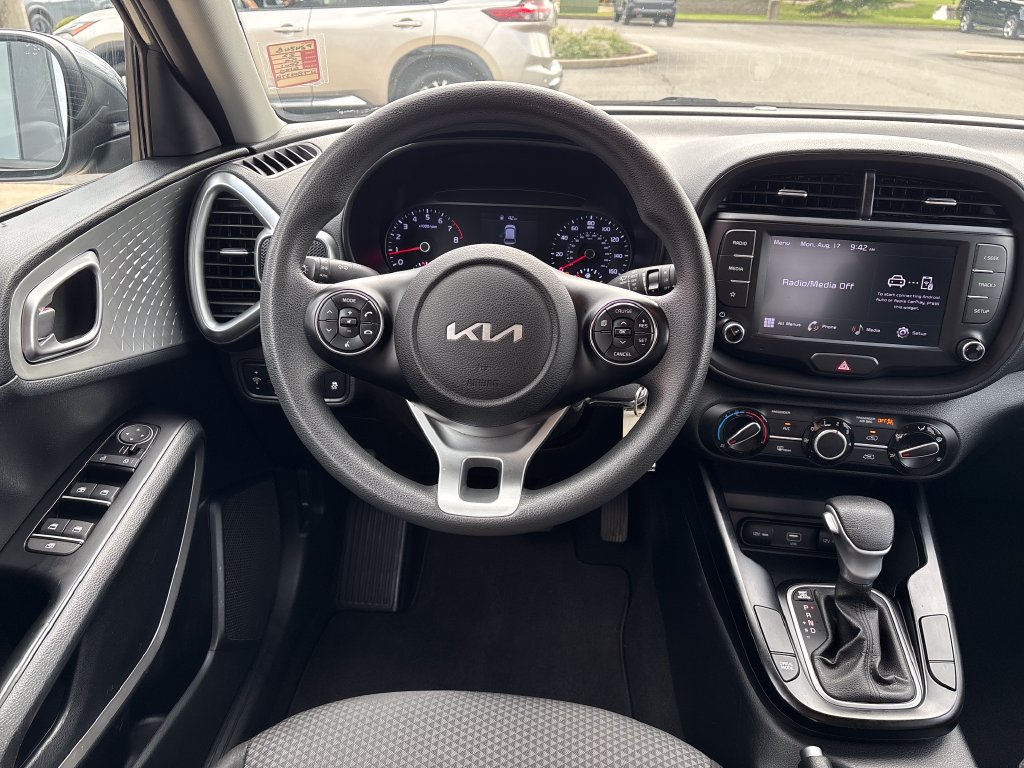 Used 2022 Kia Soul LX w/ Technology Package FWD image 13