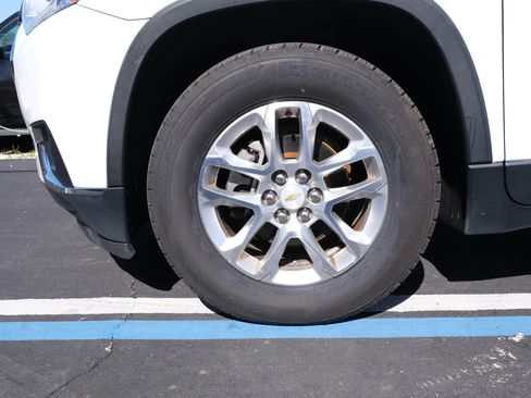 Used 2018 Chevrolet Traverse LT FWD image 11