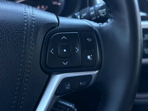Used 2017 Toyota Highlander XLE FWD image 27