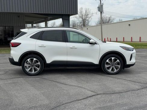 Used 2024 Ford Escape Platinum w/ Premium Technology Package AWD/4WD image 2