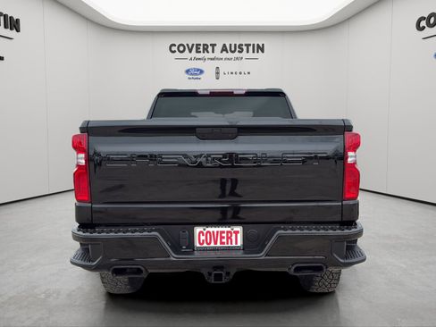 Used 2022 Chevrolet Silverado 1500 Custom Trail Boss w/ Midnight Edition AWD/4WD image 4