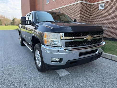 Used 2011 Chevrolet Silverado 2500 LT w/ Interior Plus Package AWD/4WD image 23