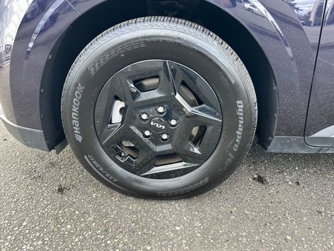 Used 2025 Kia Carnival image 22