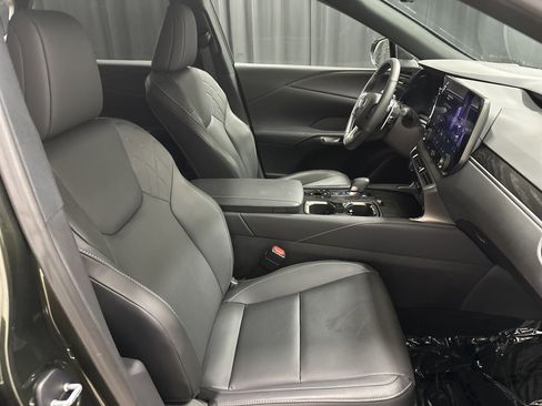 Used 2025 Lexus RX 350h w/ Accessory Package image 33
