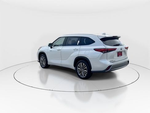 Used 2020 Toyota Highlander Platinum image 6