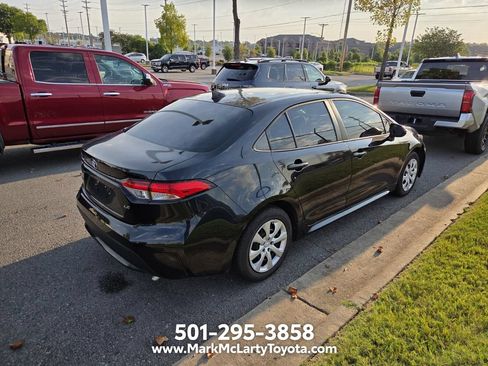 Used 2020 Toyota Corolla LE FWD image 3