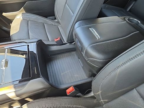Used 2025 GMC Yukon XL Denali AWD/4WD image 41