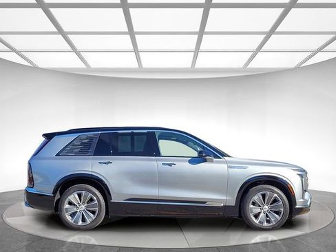 Used 2026 Cadillac Vistiq Luxury image 4