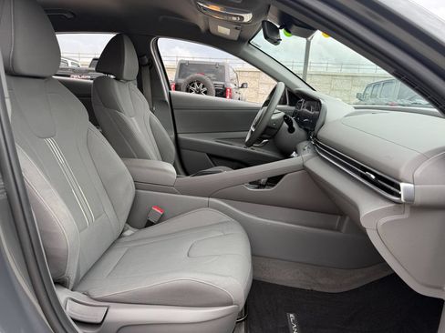 Used 2024 Hyundai Elantra SEL FWD image 13