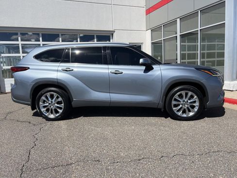 Used 2023 Toyota Highlander Limited AWD/4WD image 15