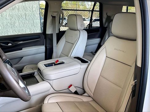 Used 2024 GMC Yukon Denali image 8