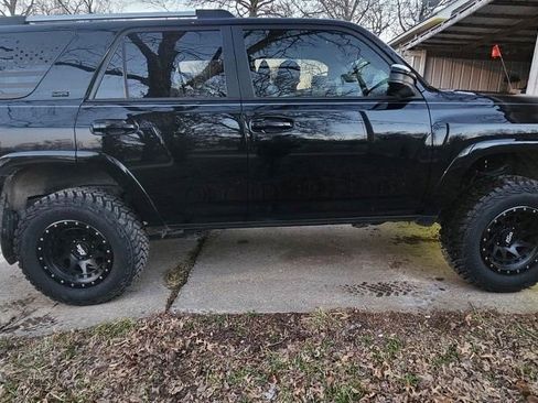 Used 2022 Toyota 4Runner SR5 AWD/4WD image 2