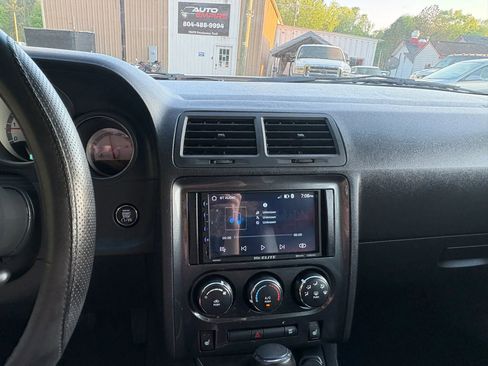 Used 2010 Dodge Challenger R/T image 14