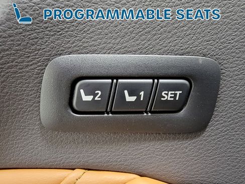 Used 2020 Toyota Avalon Limited image 32