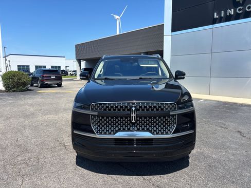 Certified 2025 Lincoln Navigator L Reserve AWD/4WD image 2