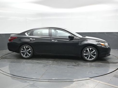 Used 2017 Nissan Altima 2.5 SR FWD image 3