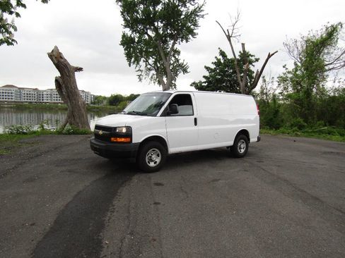 Used 2021 Chevrolet Express 2500 w/ Driver Convenience Package RWD image 24