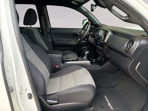 Used 2022 Toyota Tacoma TRD Sport image 15