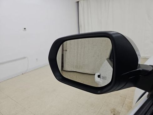Used 2025 Chevrolet Traverse LT AWD/4WD image 30