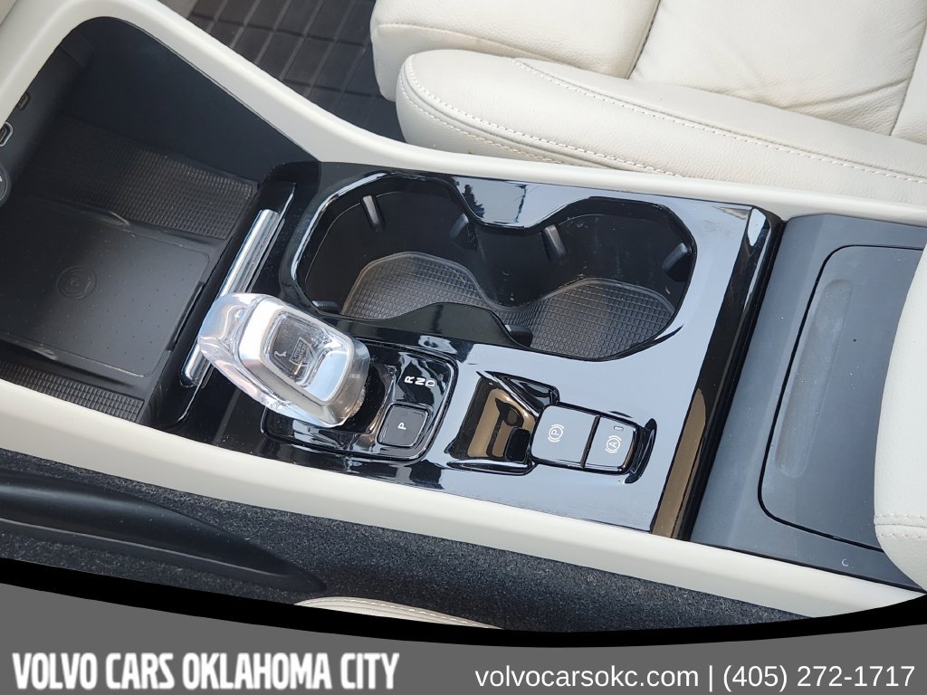 Certified 2024 Volvo XC40 B5 Plus w/ Protection Package Premier AWD/4WD image 16