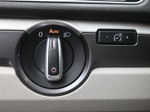 Used 2018 Volkswagen Passat 2.0T R-Line image 18