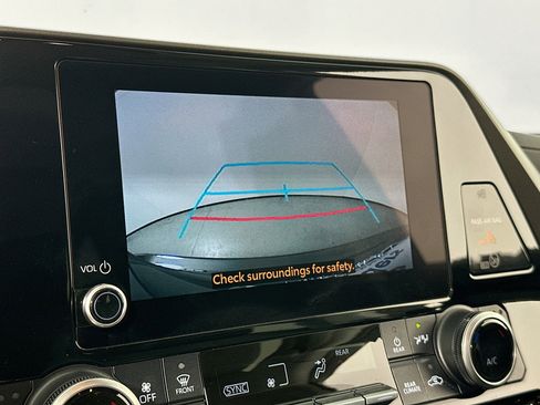 Used 2023 Toyota Highlander XLE image 13