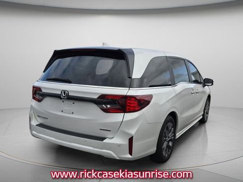 Used 2025 Honda Odyssey Touring image 5