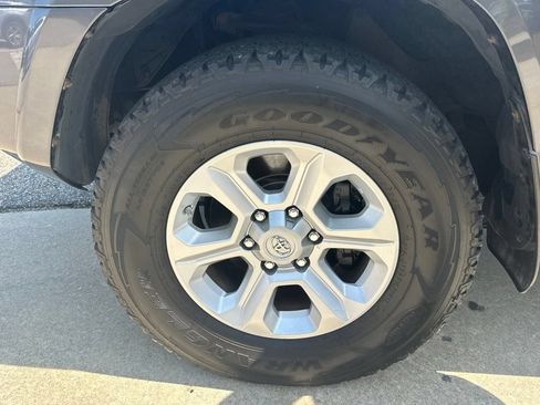 Used 2016 Toyota 4Runner SR5 Premium AWD/4WD image 37