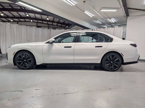 Used 2023 BMW 740i w/ Parking Assistance Package RWD image 22