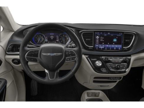 Used 2022 Chrysler Pacifica Touring-L w/ Uconnect Theater Family Group image 7