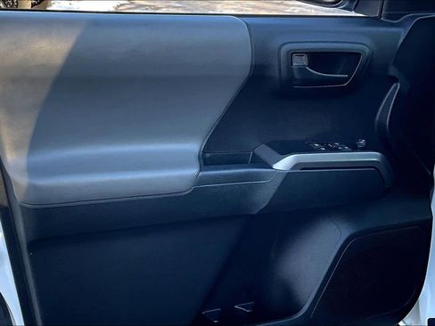 Certified 2022 Toyota Tacoma SR5 image 20