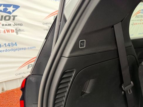 New 2026 Chrysler Pacifica Select image 14