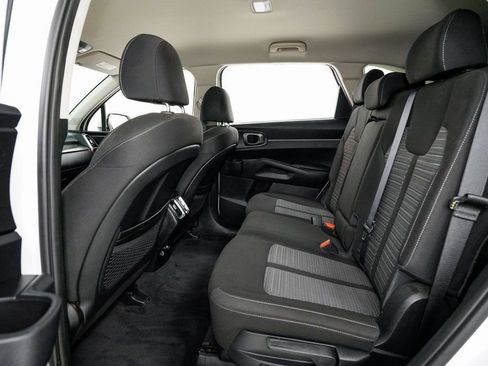 Used 2023 Kia Sorento LX image 24