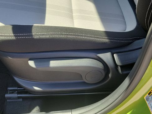 Used 2023 Hyundai Venue SEL FWD image 23