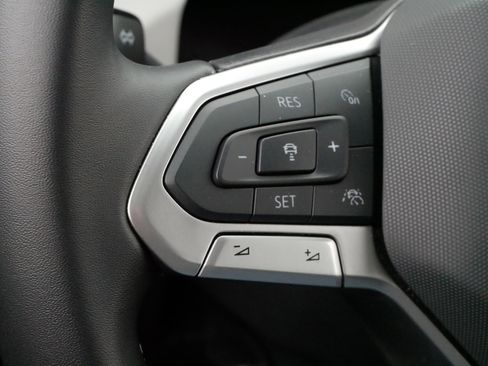 Certified 2025 Volkswagen Taos SEL image 26